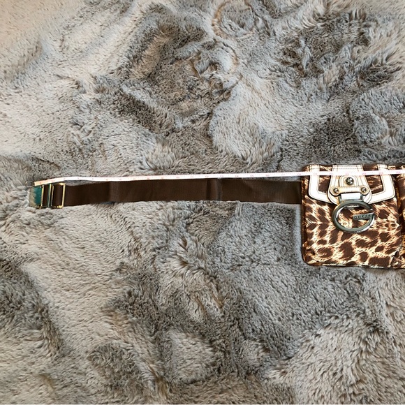Leopard GUESS belt bag - Picture 14 of 16